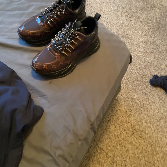 Louis vuttion sneakers - Picture 3 of 3